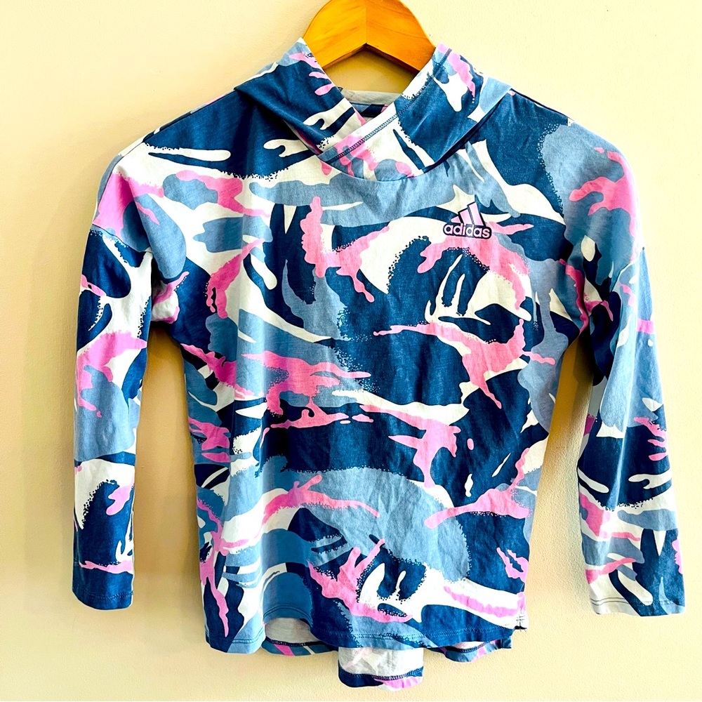 Adidas Girls' Long Sleeve Brand Camouflage Hooded T-Shirt, S, 7/8